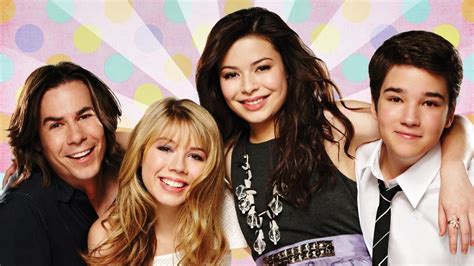 Watch iCarly online .